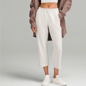 Lululemon Softstreme HR Straight Leg Cropped Pant 24”